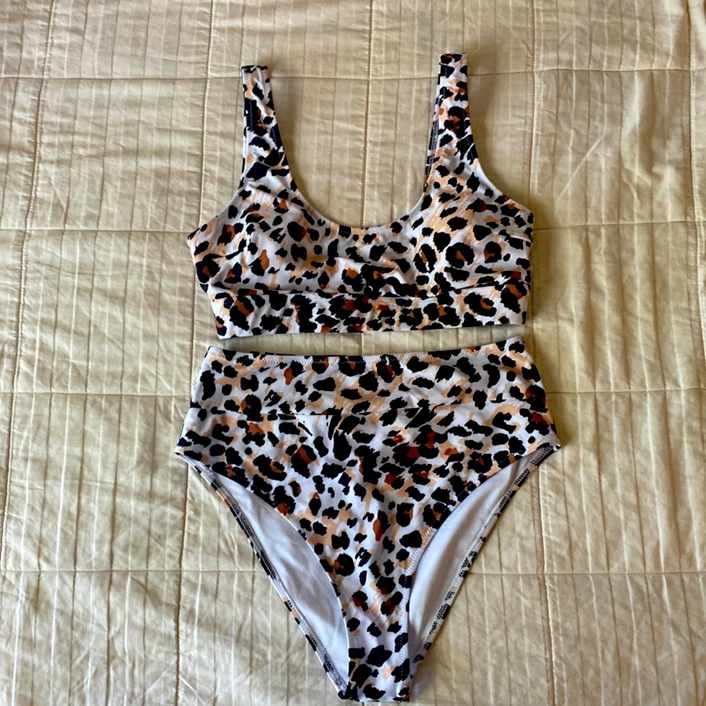 Bathing suit leopard print size medium brand popvil